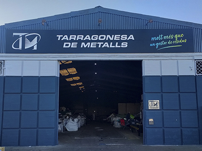 rotulo fachada sobre chapa de aluminio vinilo troquelado